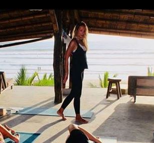 yoga docent in ecuador
