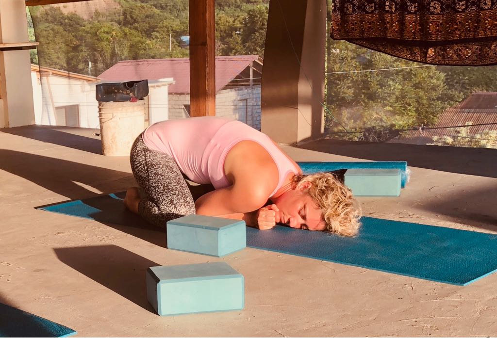 Frieda Bakker yoga baby pose Ecuador